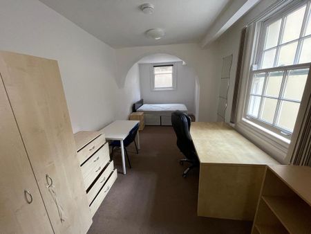 3 bedroom flat to rent - Photo 3