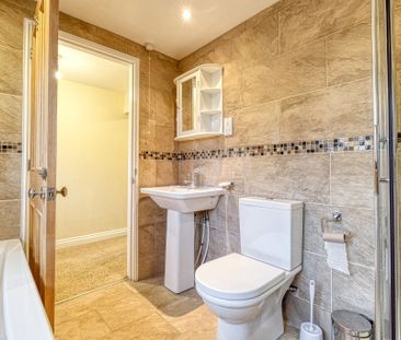 Spacious Detached Family Home with Garage available TO LET in Wymon... - Photo 6