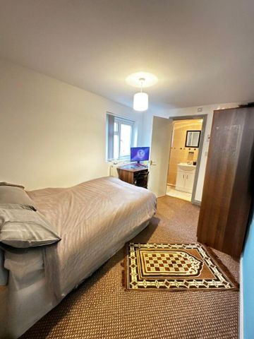 8 bedroom terraced house to rent - Photo 4