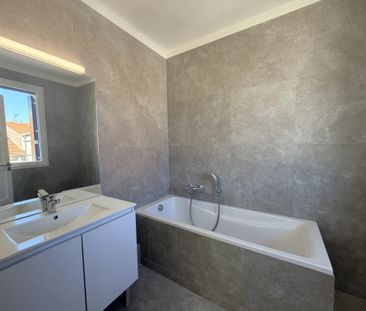 Location Appartement 2 pièces 58m² LA SEYNE SUR MER 83500 - Photo 3
