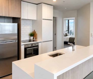 Modern Two Bedroom - Furnished with Stunning City Views - Photo 5