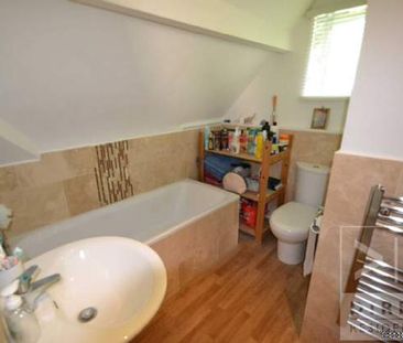 2 bedroom property to rent in Epsom - Photo 1