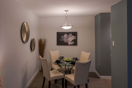 Hillsboro House - Photo 3