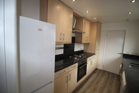 2 Bed Terraced House, Glendish Road, N17 - Photo 5