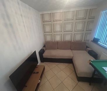 PETERBOROUGH - Photo 1