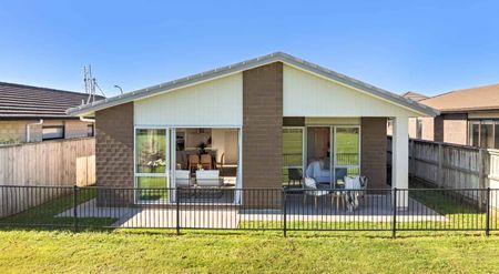 Immaculate Two Bedroom - Photo 3