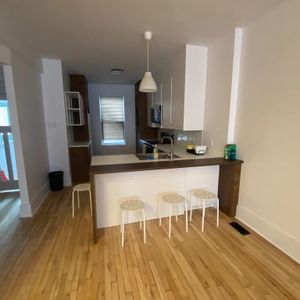 4-1/2 RENOVÉ SEMI MEUBLÉ - UDEM HEC HOPITAUX LIBRE IMMEDIATEMENT - Photo 2