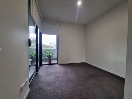 Partly Furnished Immaculate Apartment - Photo 5