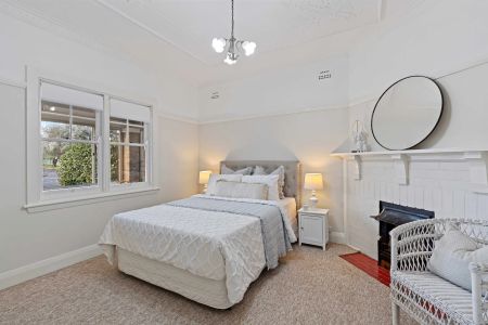 Prime CBD Location – Spacious Double Brick Californian Bungalow - Photo 4