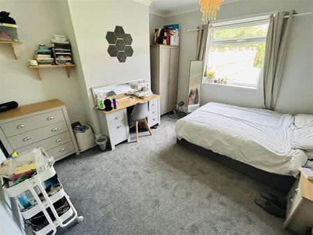 4 bedroom semi-detached house to rent - Photo 3