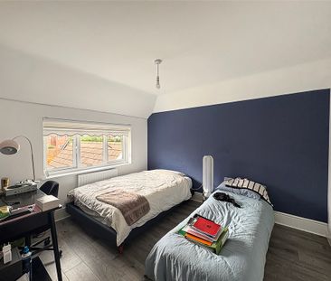 Spacious four-bedroom detached home with garage and garden. Set wit... - Photo 6