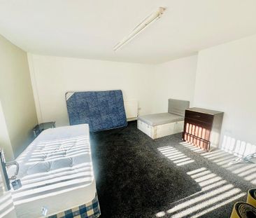 6 bedroom terraced house to rent - Photo 3