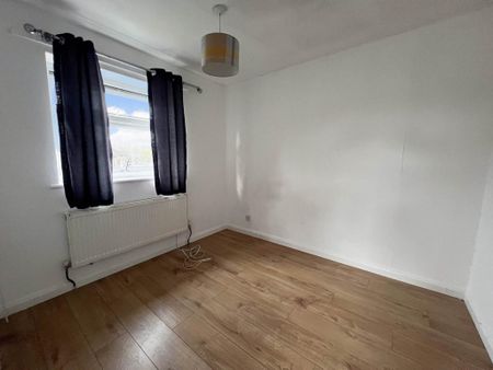 3 bedroom end of terrace house to rent - Photo 2