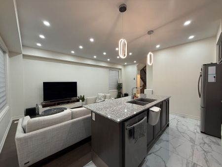 For Lease - 70 FRUITFUL Crescent, Whitby, Ontario - Photo 4