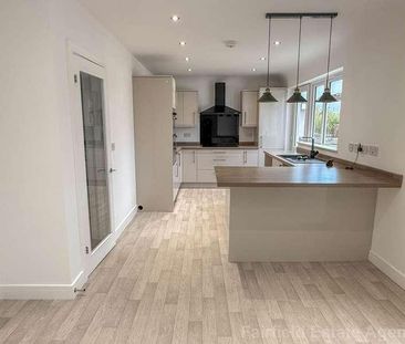 St Georges Drive, Carpenders, WD19 - Photo 6