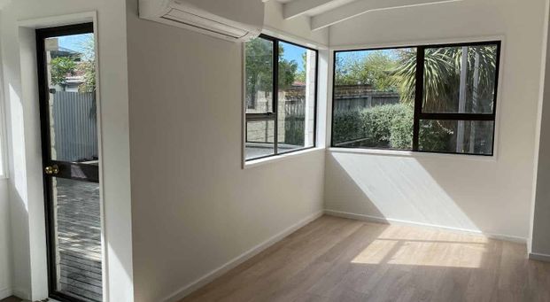 Big Beauty on Brixton! - Photo 1