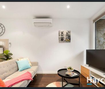 1/5 James Street, Heidelberg Heights, Vic 3081 - Photo 3