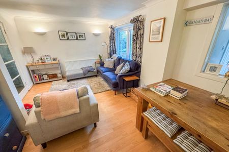 4 bedroom House To Let - Photo 4