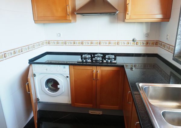 Apartamento T3 com Terraço Privativo para Arrendamento em Nova Queijas