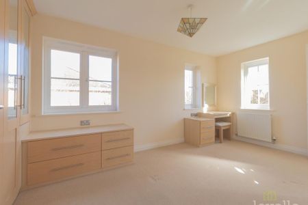 4 bedroom detached house to rent - Photo 5