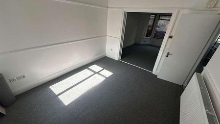 Spacious-bedroom Ground Floor Flat With Garden &#; Prime Location Near Train Station & Town Centre, LU2 - Photo 4