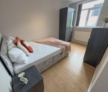 4 bedroom flat to rent - Photo 6