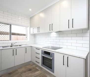 New Interior - Fully Tiled & Airconditioned - Large Fenced Backyard - Photo 3