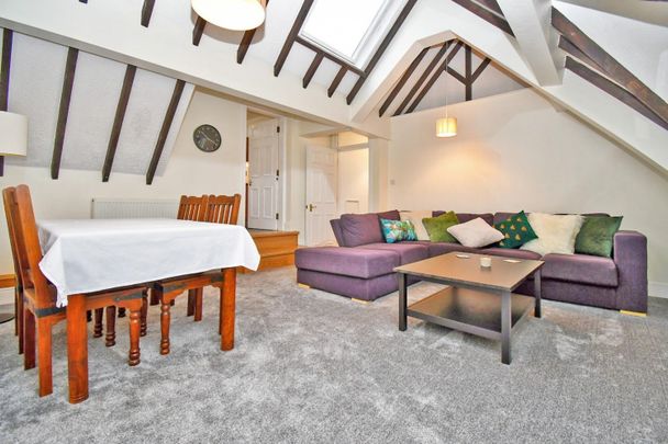 2 bedroom Flat To Let - Photo 1