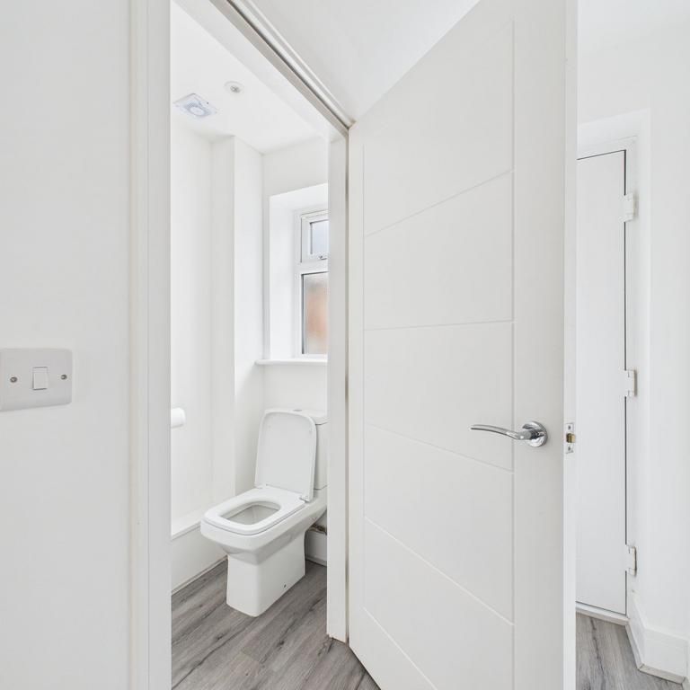 3 bedroom mews to rent - Photo 1