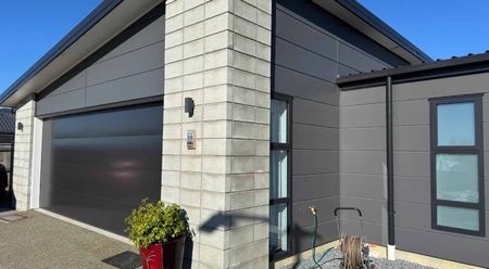 Executive family home in Mapua - Photo 4