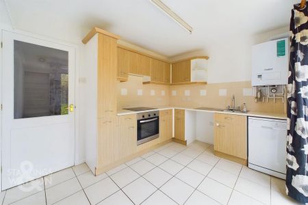 2 bedroom semi-detached house to rent - Photo 4