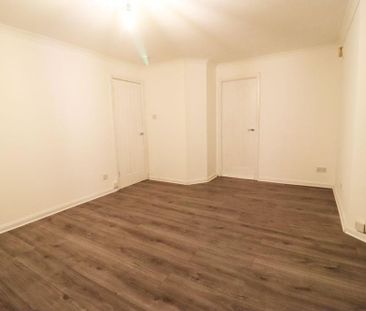 3 bedroom flat to rent - Photo 2