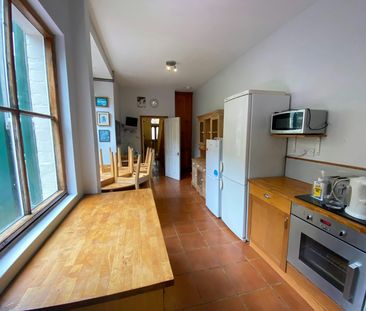 Terraced House to rent on - Photo 6