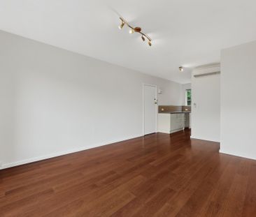 Renovated Two-Bedroom Gem in the Heart of Essendon - Photo 6
