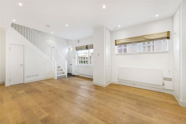 2 bedroom mews to rent - Photo 1