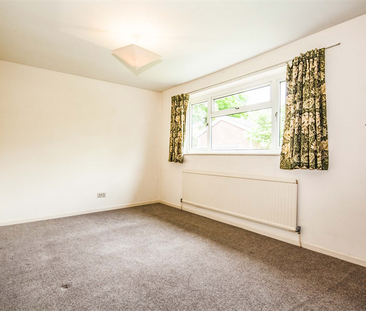 4 bedroom detached house to rent - Photo 2
