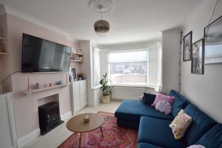 3 bedroom Terraced House To Let - Photo 1