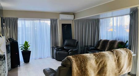 Five Bedroom House - Photo 5