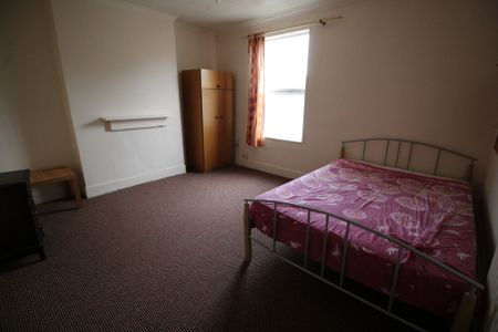 4 Bed Student Accommodation - Photo 4