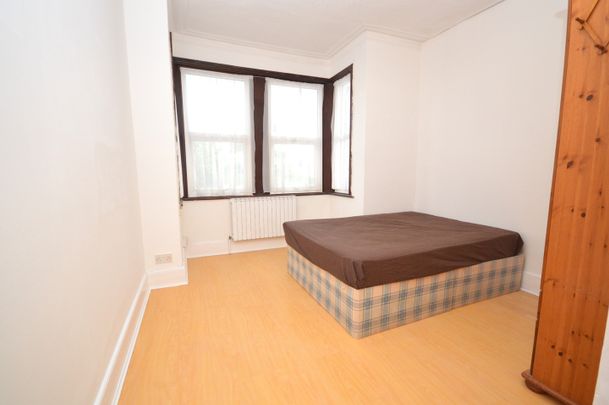 5 Bed Terraced House, Byron Avenue, E12 - Photo 1