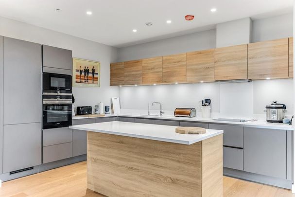 3 bedroom flat to rent - Photo 1