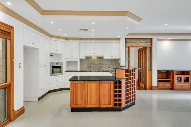 Executive family home just minutes from the CBD - Photo 1