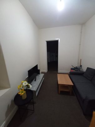 1 Bed Flat, Colwick Road, NG2 - Photo 1