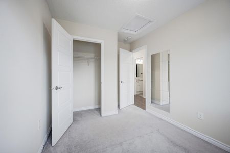 For Lease - 3082 Harebell Gate, Oakville, Ontario - Photo 2