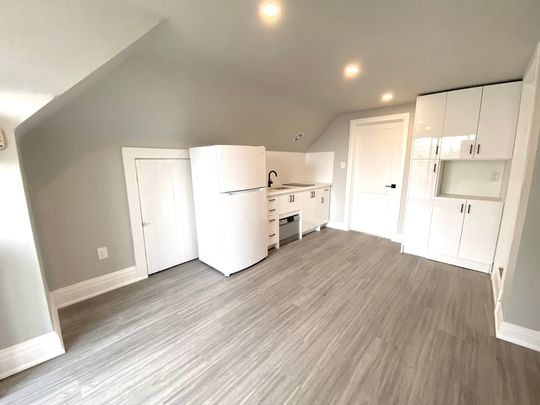 $1,325 / 1 br / 1 ba / 400 sqft Unit 3 - 953 Montclair Ave, Hamilton - Photo 1