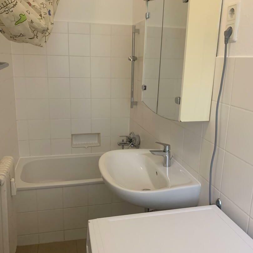 Garconniere mit Blick in den begrünten Innenhof - Photo 1