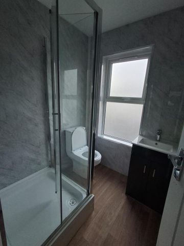 3 bedroom flat to rent - Photo 5