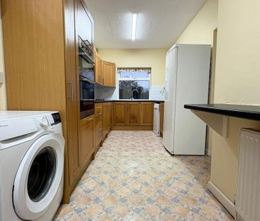 3 bedroom detached house to rent - Photo 2