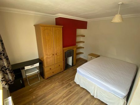 5 bedroom semi-detached house to rent - Photo 3