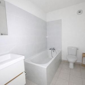 Location Appartement 1 pièce 30m² JONQUIERES 84150 - Photo 2